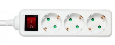 Jatkojohto 3-os/3m kytkimellä maadoitettu valkoinen