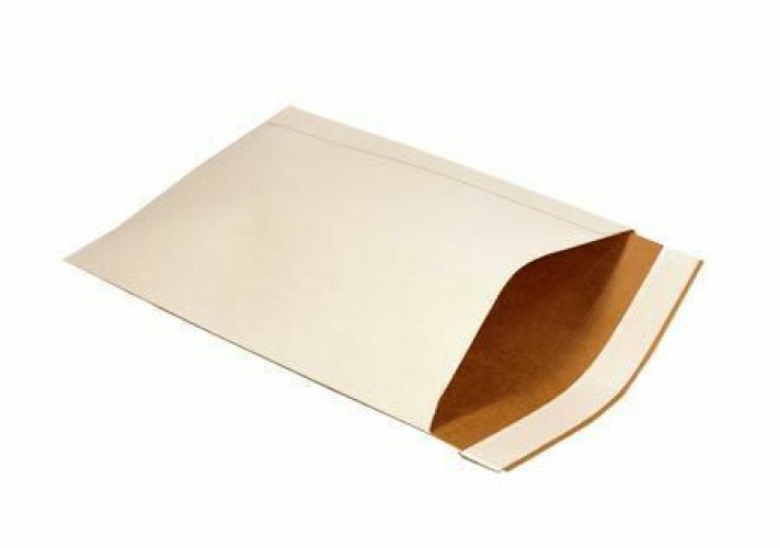 Kartonkikuori KK6 valkoinen 320x450mm tarrasuljenta