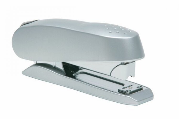 172135 Nitoja Rapesco Luna on hopeinen tyylikäs ja kestävä 20-50 arkkia kerrallaan nitova laadukas pöytänitoja 15 vuoden takuulla. Katso muitakin nitojia verkkokaupastamme vain parin päivän toimitusajalla.