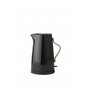 Vedenkeitin Stelton 1,2L Emma, musta