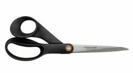 Yleissakset Fiskars 21cm musta